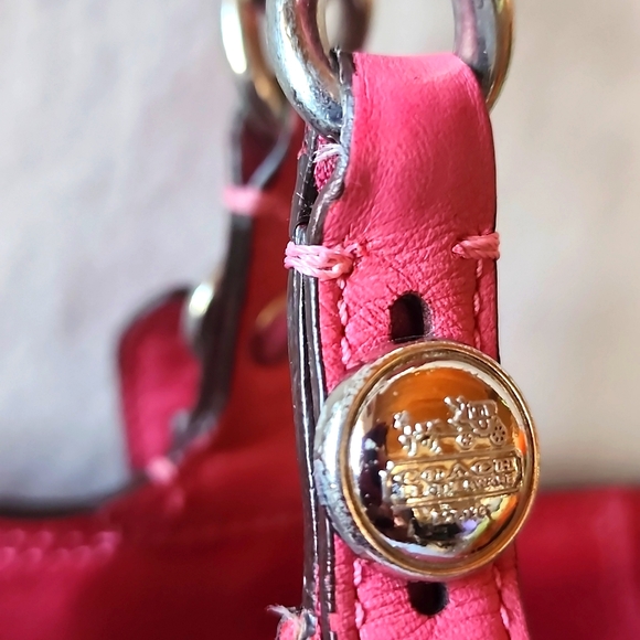 COACH, Beautiful Pink 💗 Hobo  Purse/Bag with matching checkbook wallet. - Picture 6 of 16